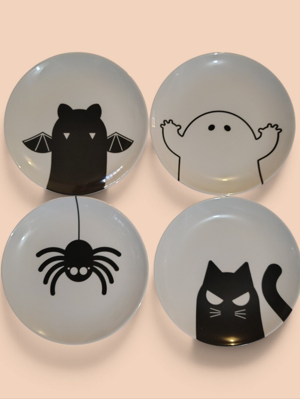 Halloween Black & White Plate Set - 4 Decorative Party Plates